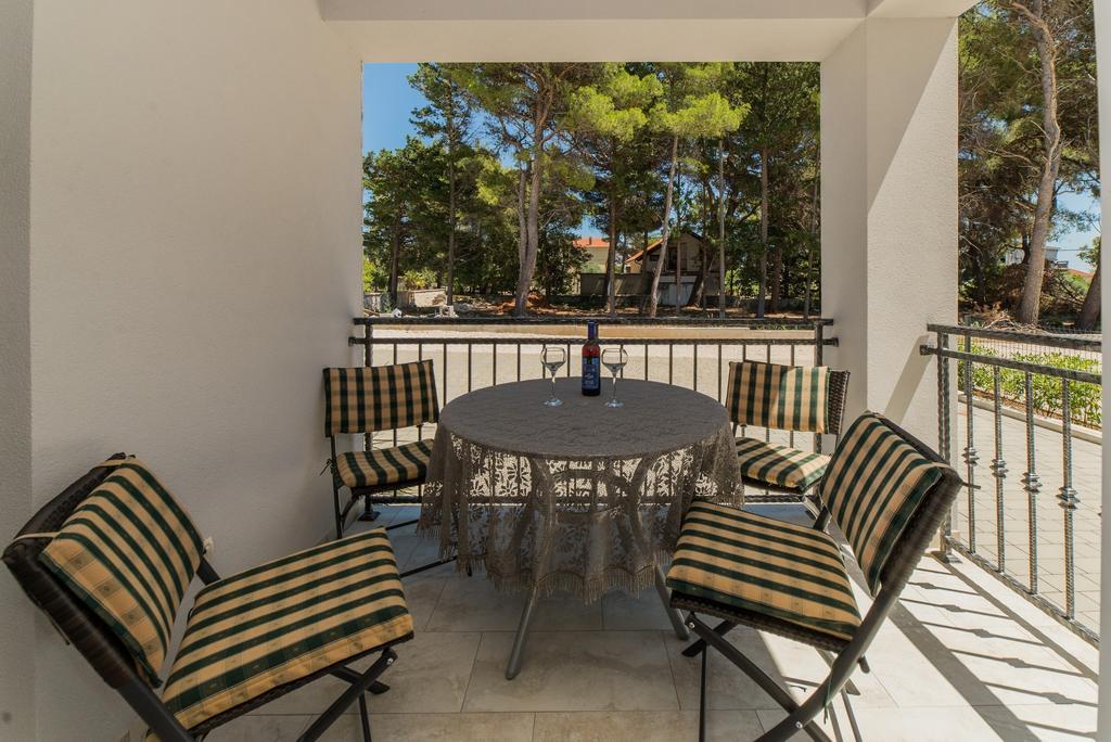 Apartments Boras Vir Exterior photo