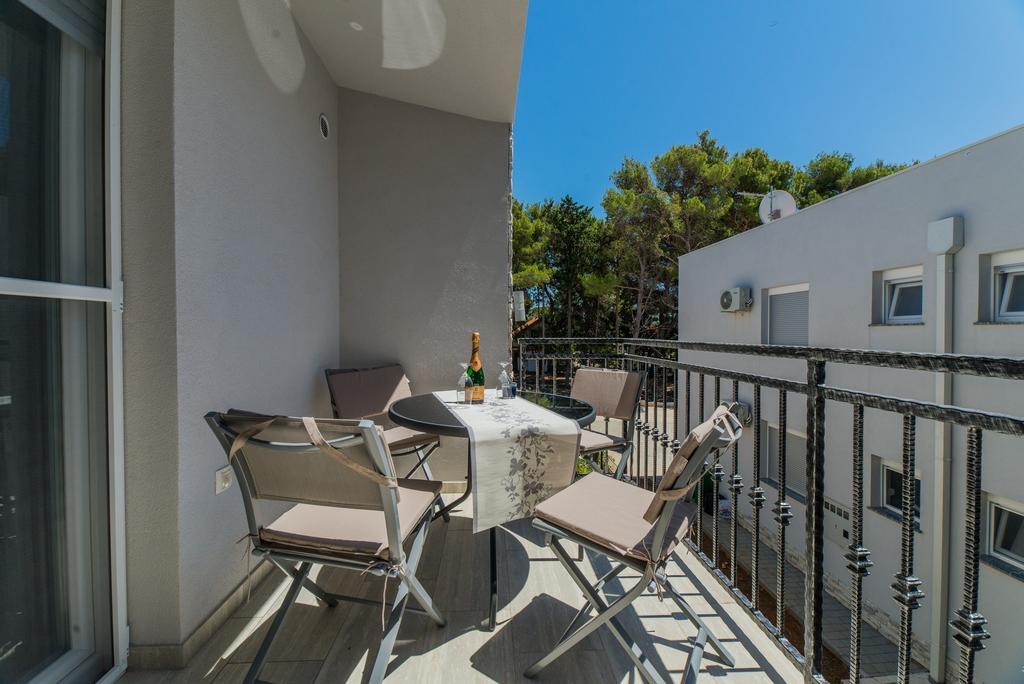 Apartments Boras Vir Exterior photo