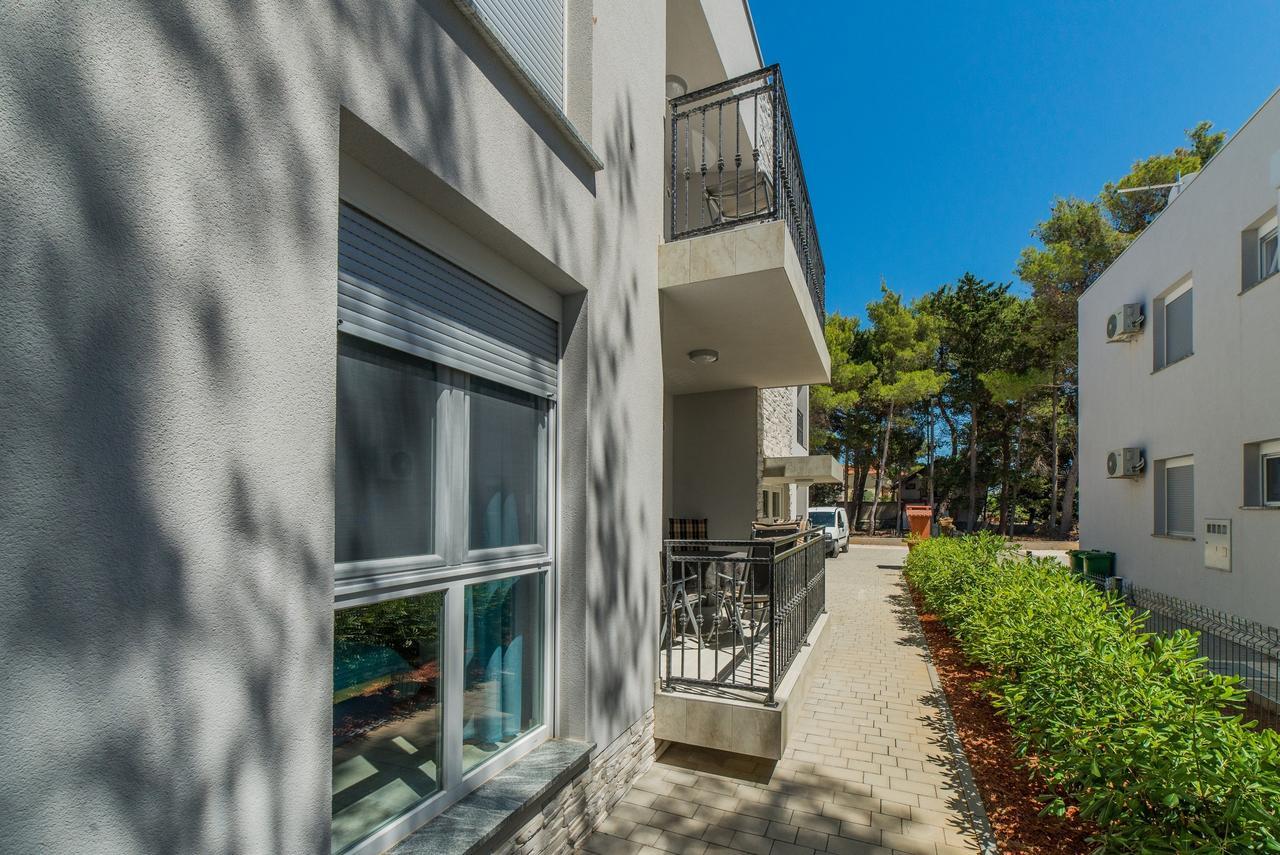 Apartments Boras Vir Exterior photo